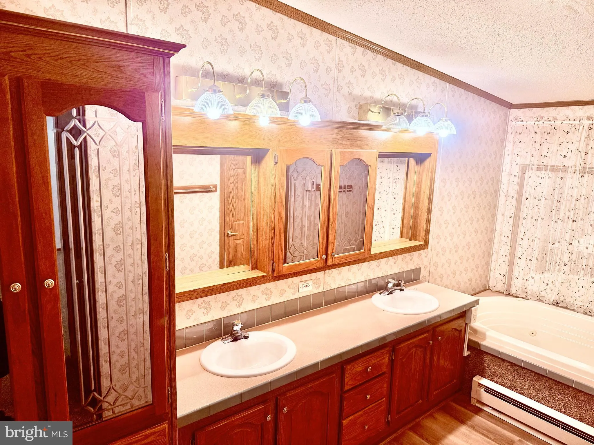 Fayetteville, Pennsylvania 17222, United States, 3 Bedrooms Bedrooms, ,3 BathroomsBathrooms,Residential,Contingent,157417