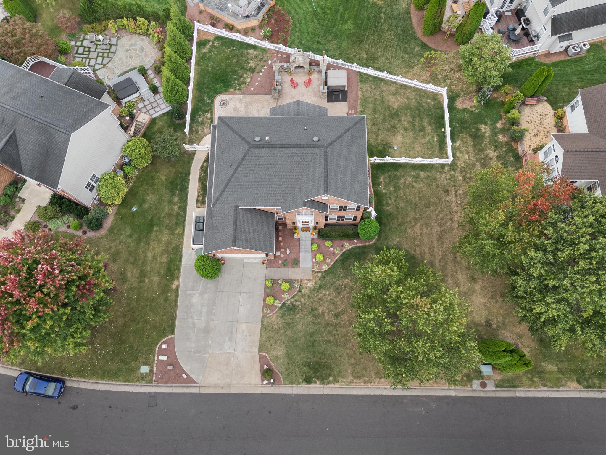 COUNTRY CLUB ESTATES - Residential