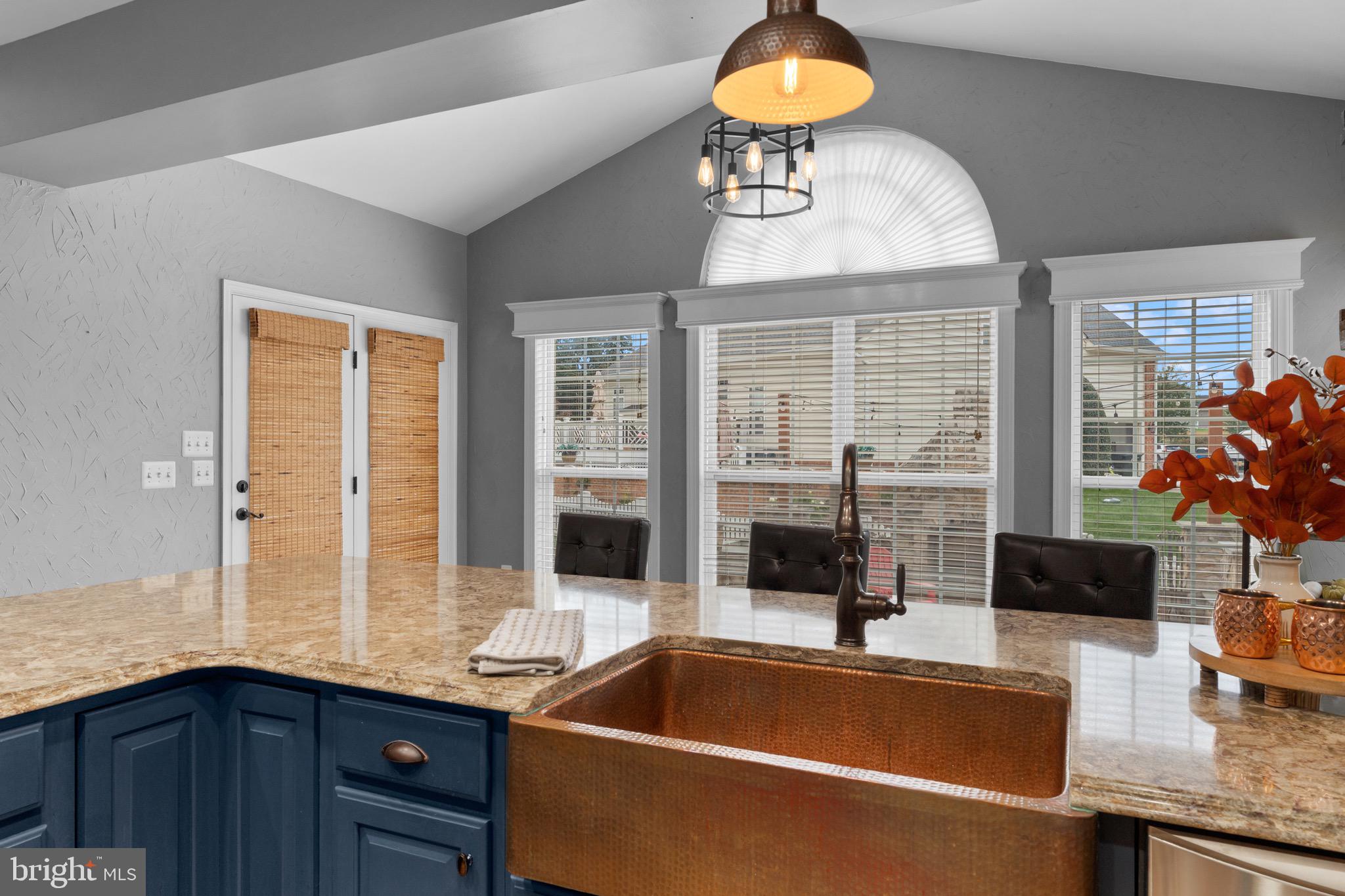 COUNTRY CLUB ESTATES - Residential