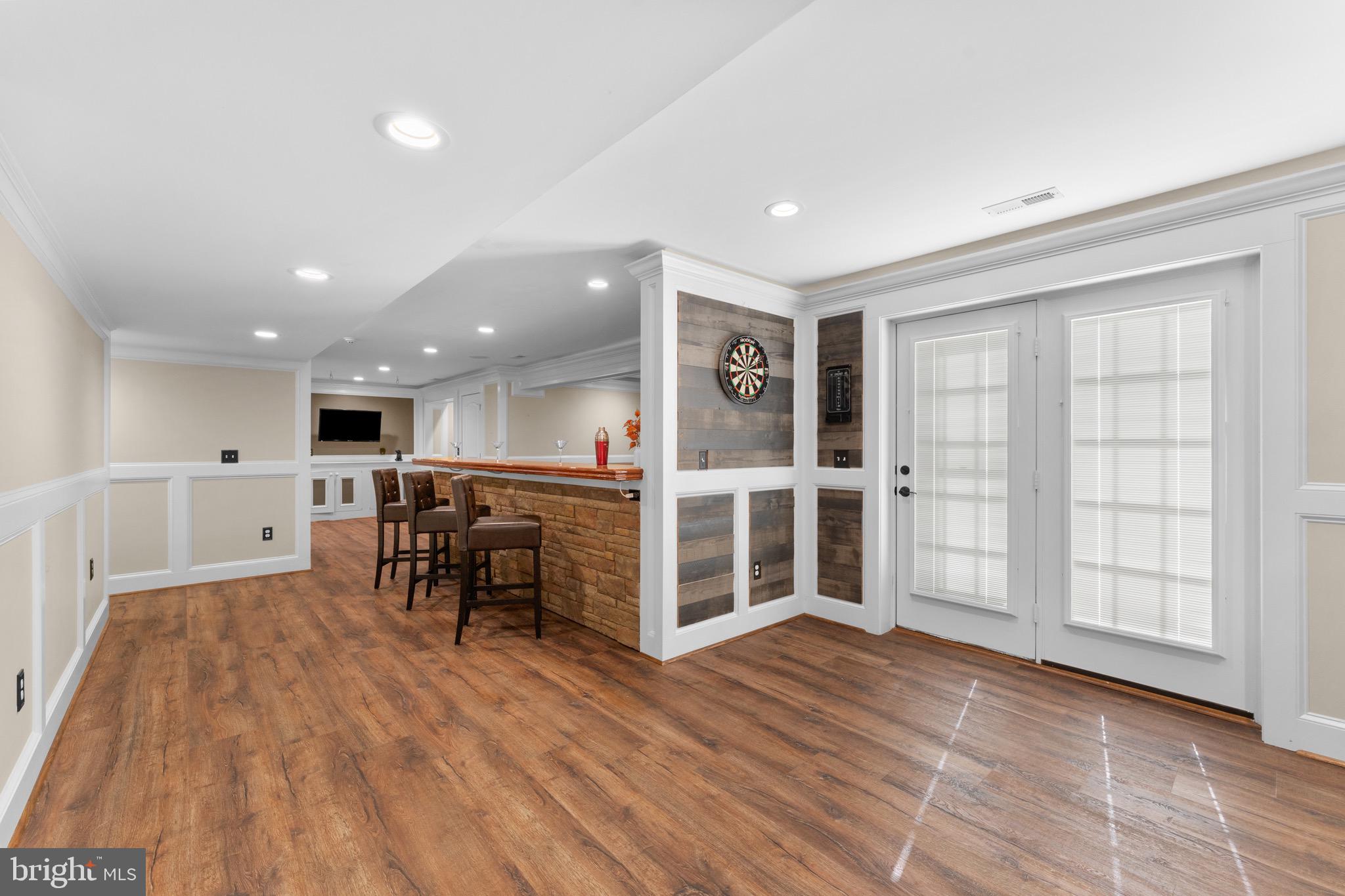 COUNTRY CLUB ESTATES - Residential