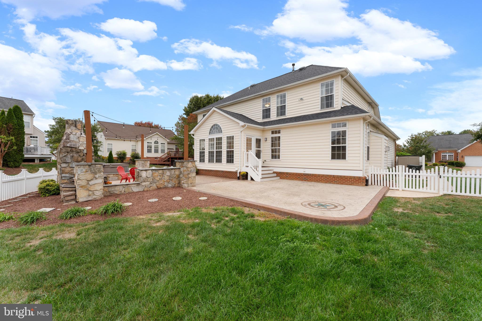 COUNTRY CLUB ESTATES - Residential