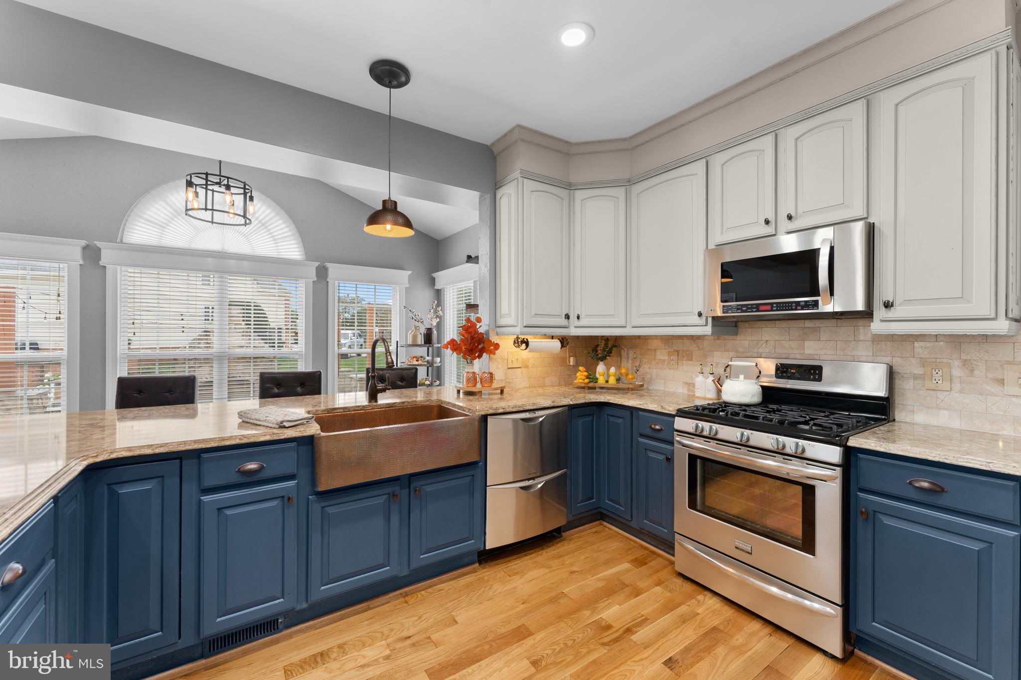 COUNTRY CLUB ESTATES - Residential