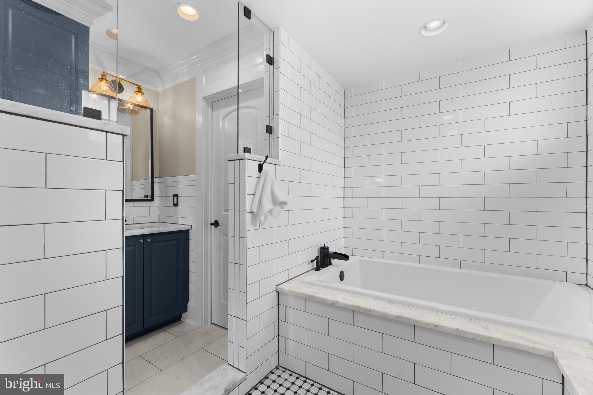 COUNTRY CLUB ESTATES - Residential