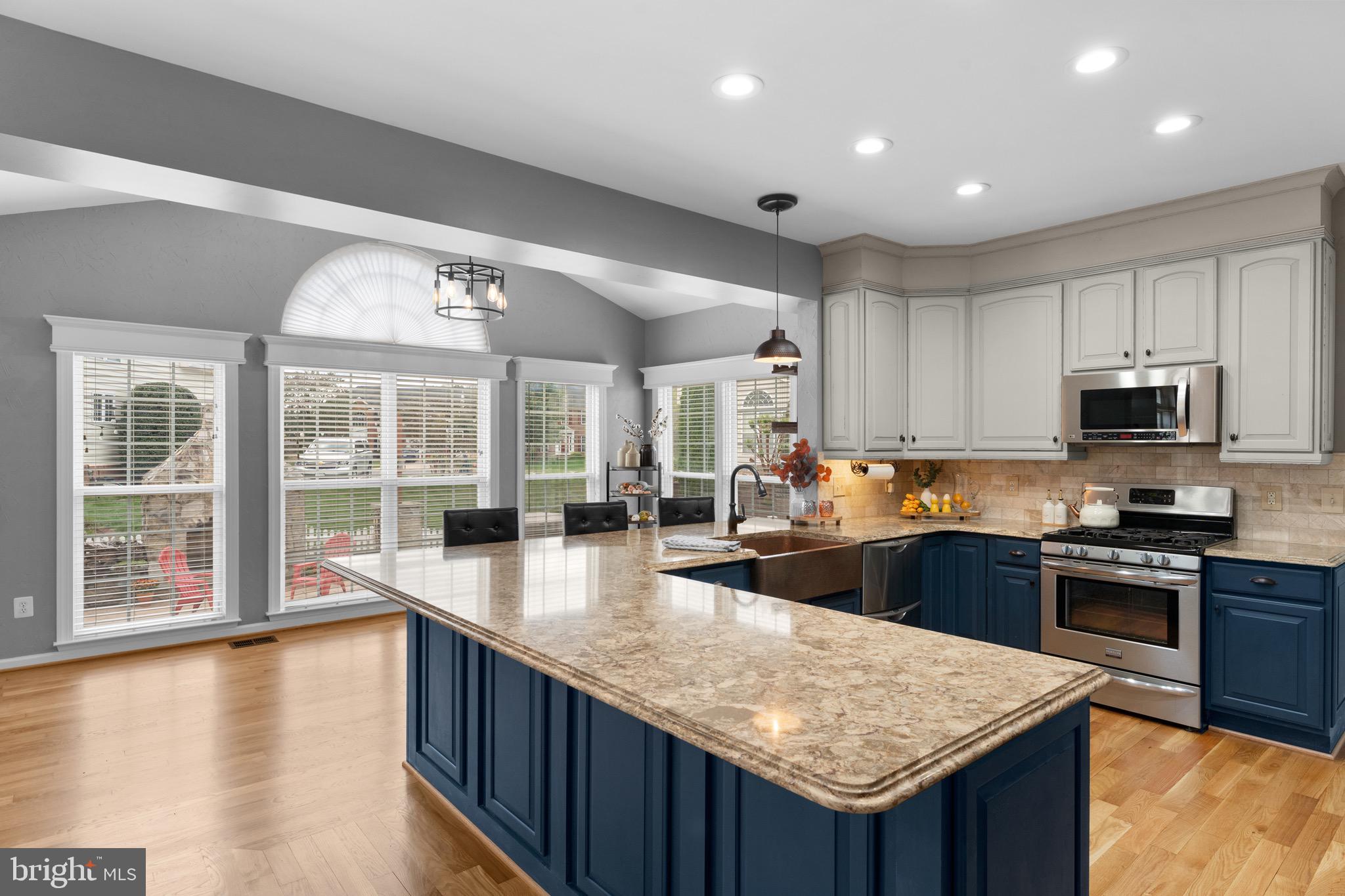 COUNTRY CLUB ESTATES - Residential