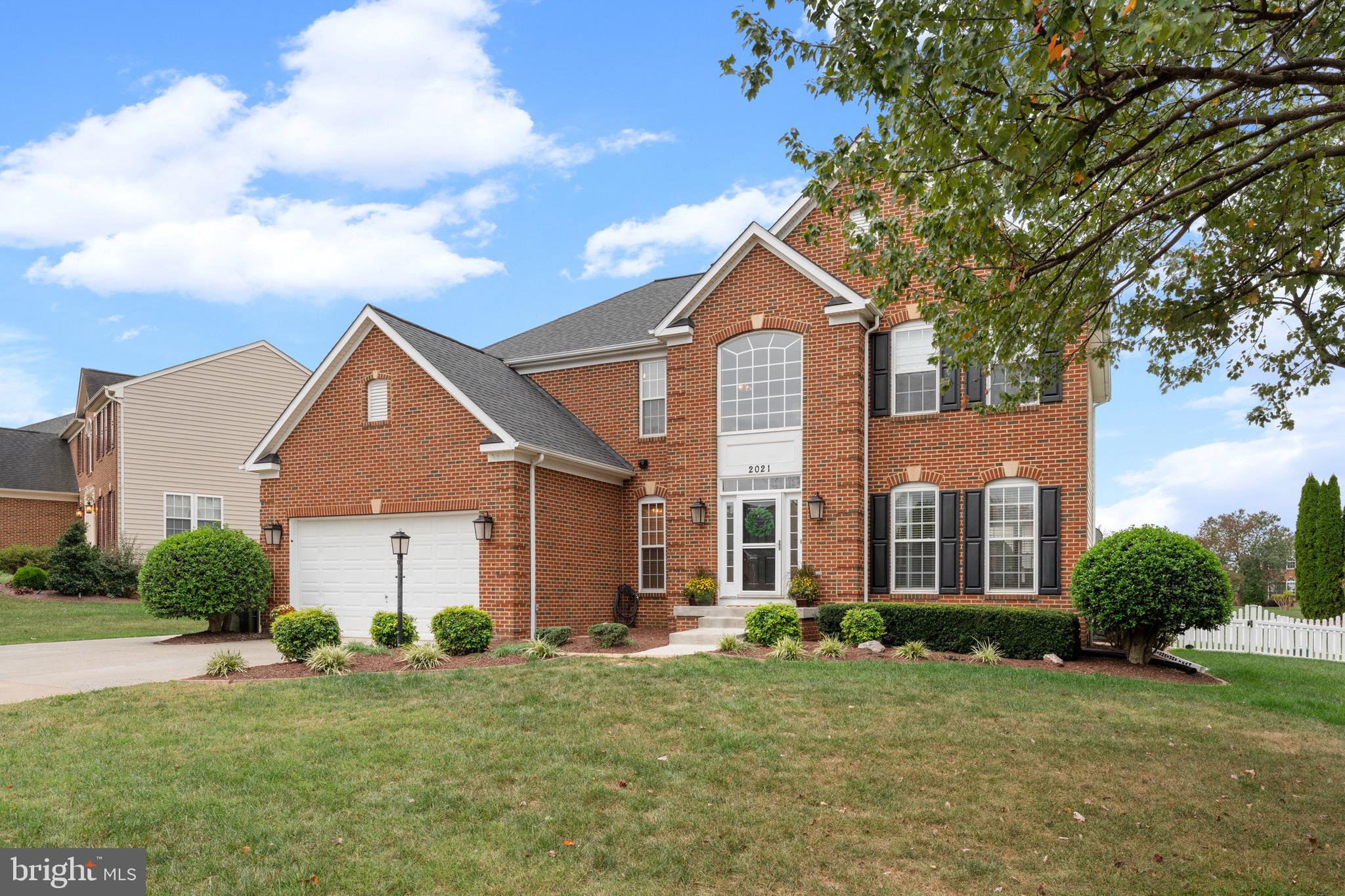 COUNTRY CLUB ESTATES - Residential