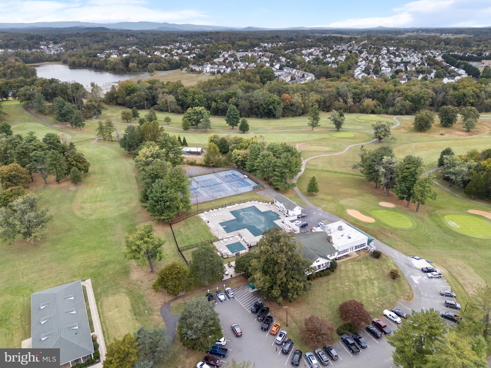 COUNTRY CLUB ESTATES - Residential