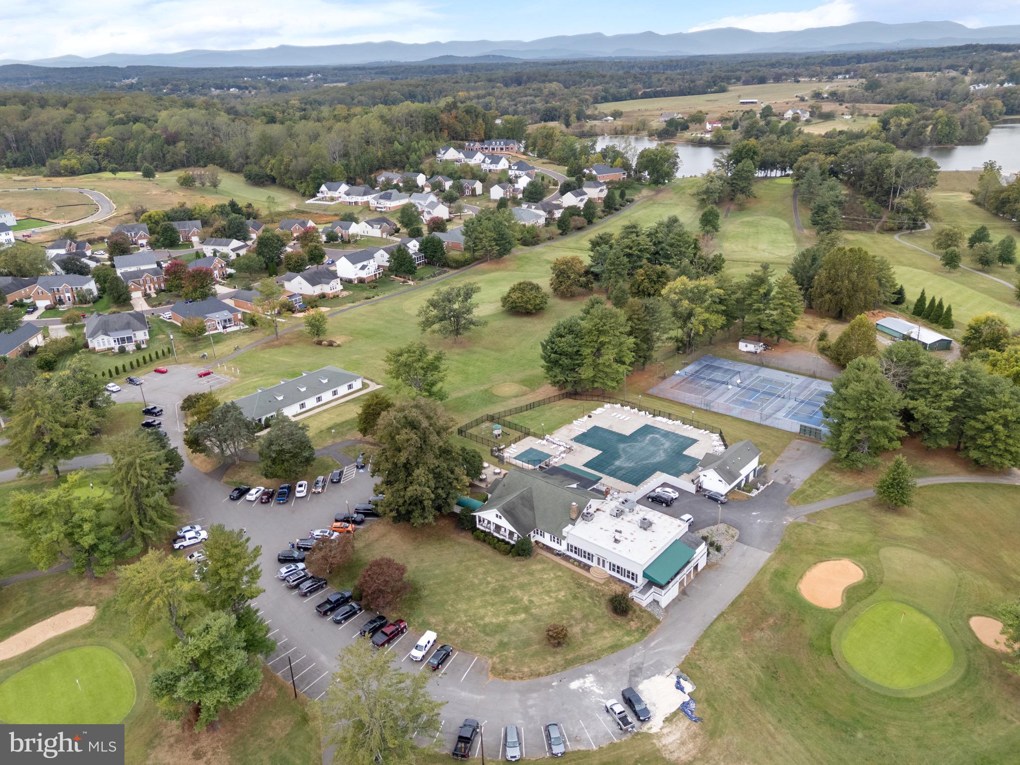 COUNTRY CLUB ESTATES - Residential