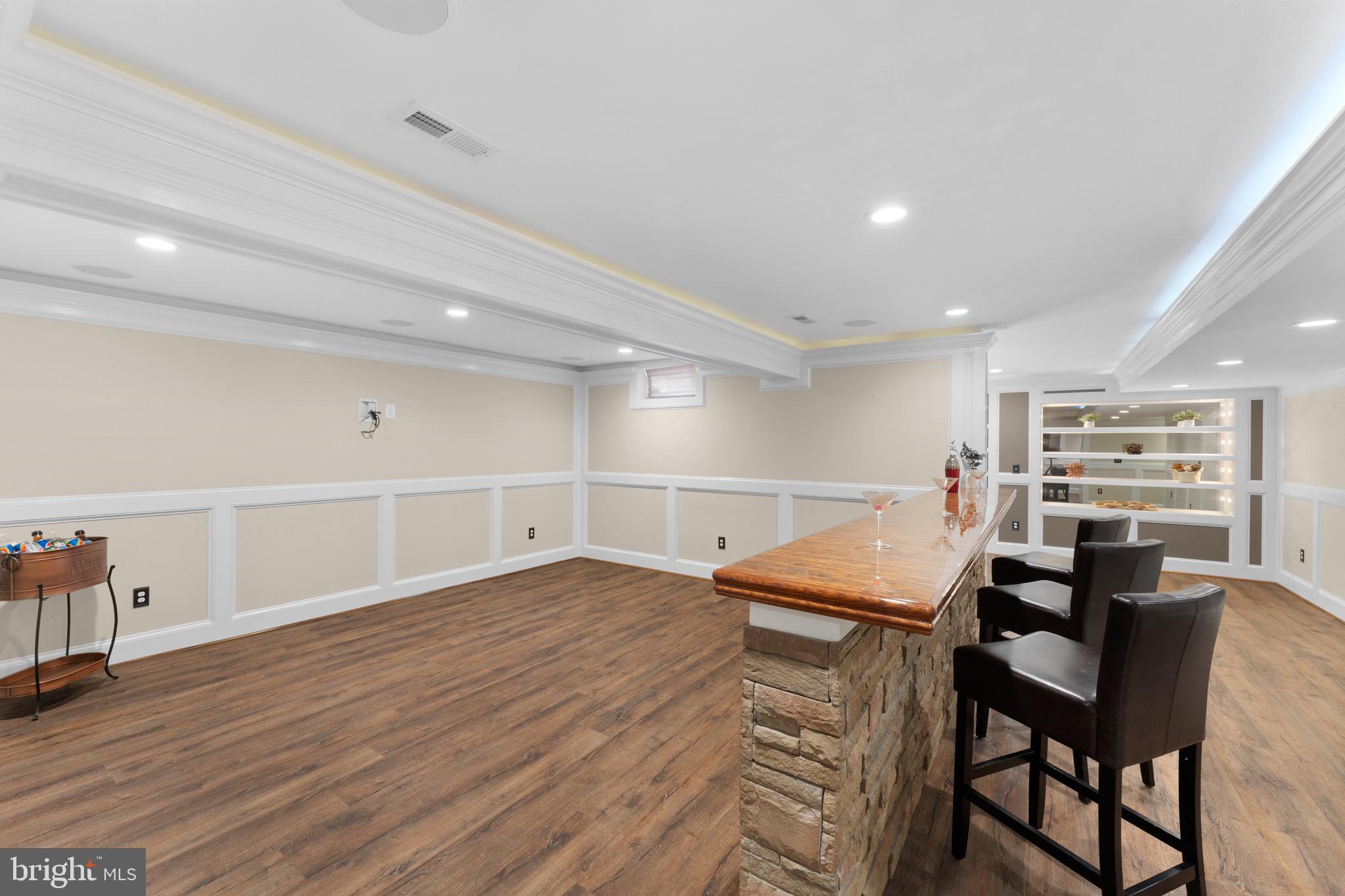 COUNTRY CLUB ESTATES - Residential