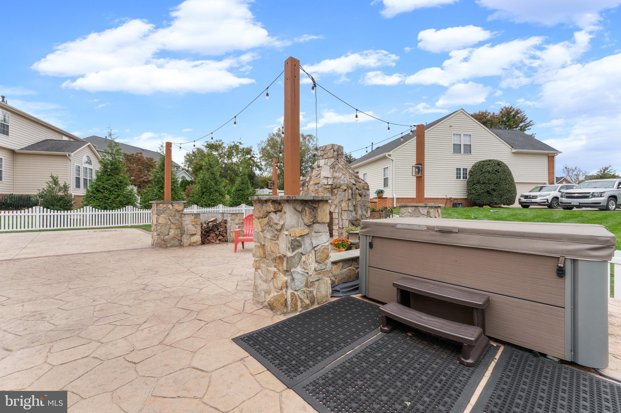 COUNTRY CLUB ESTATES - Residential