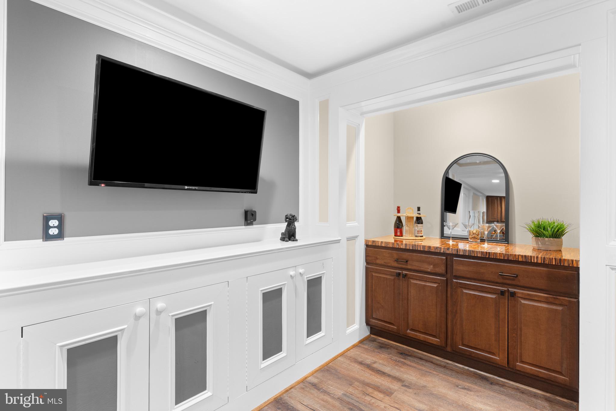 COUNTRY CLUB ESTATES - Residential