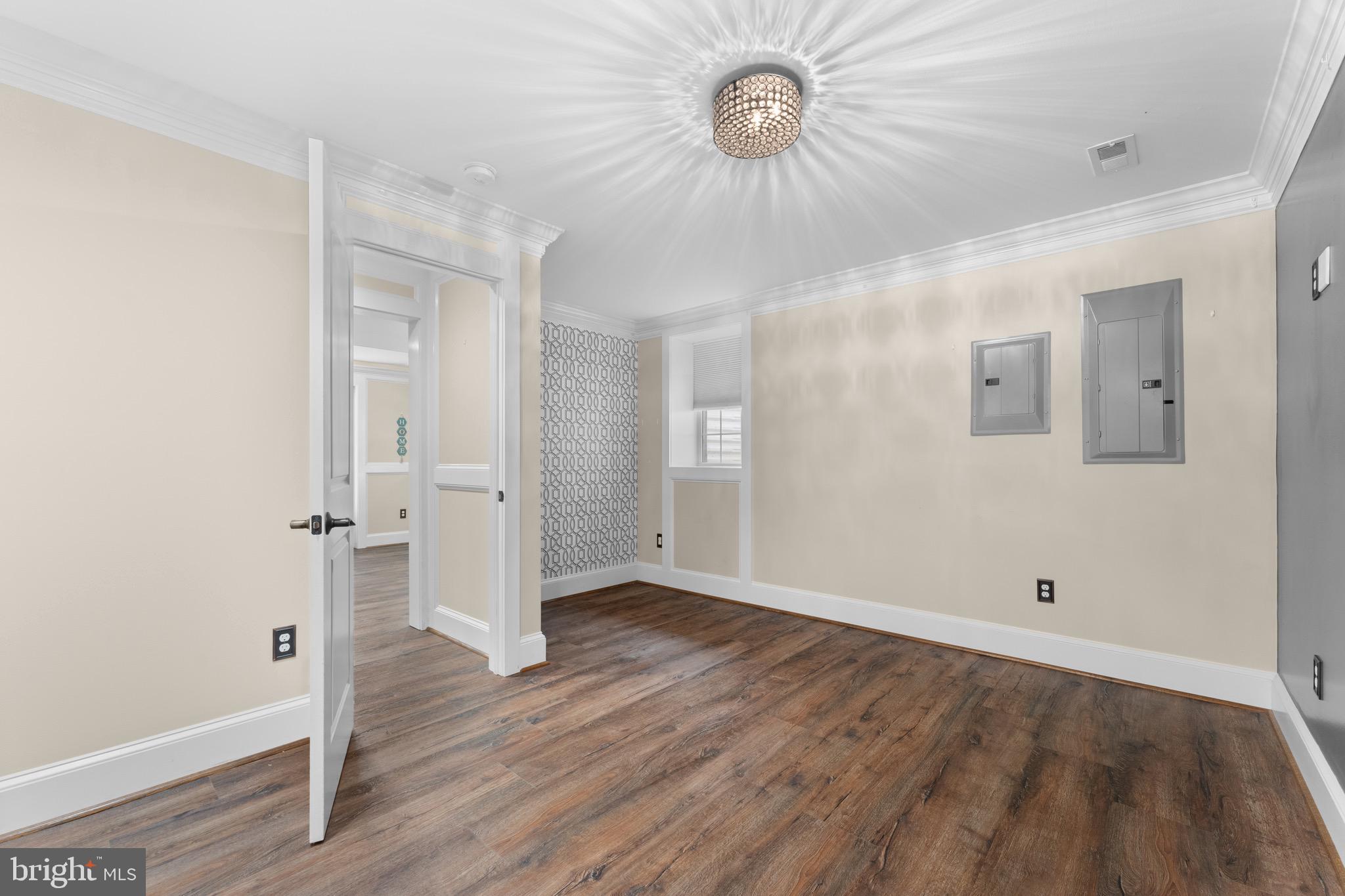 COUNTRY CLUB ESTATES - Residential