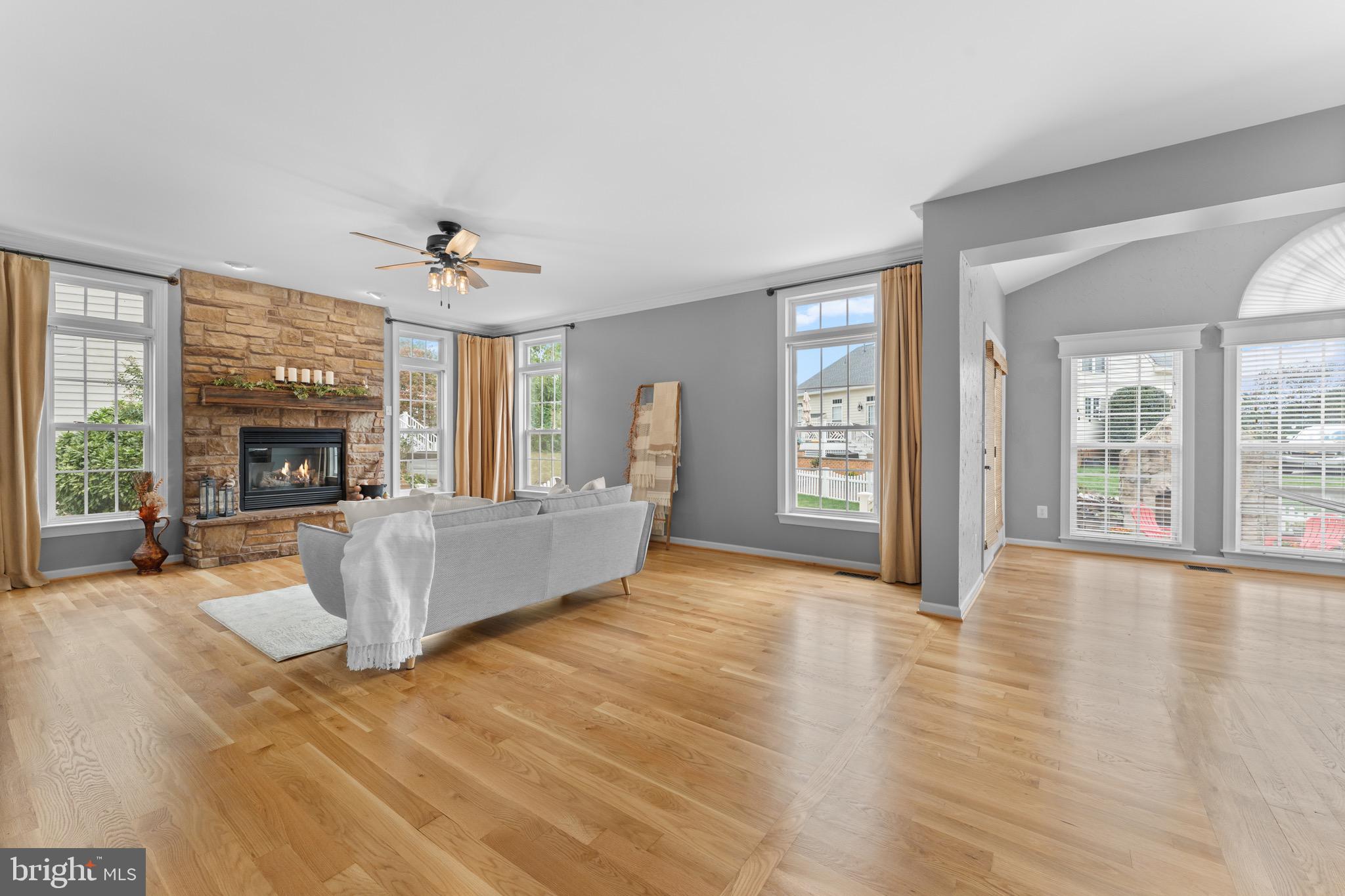 COUNTRY CLUB ESTATES - Residential