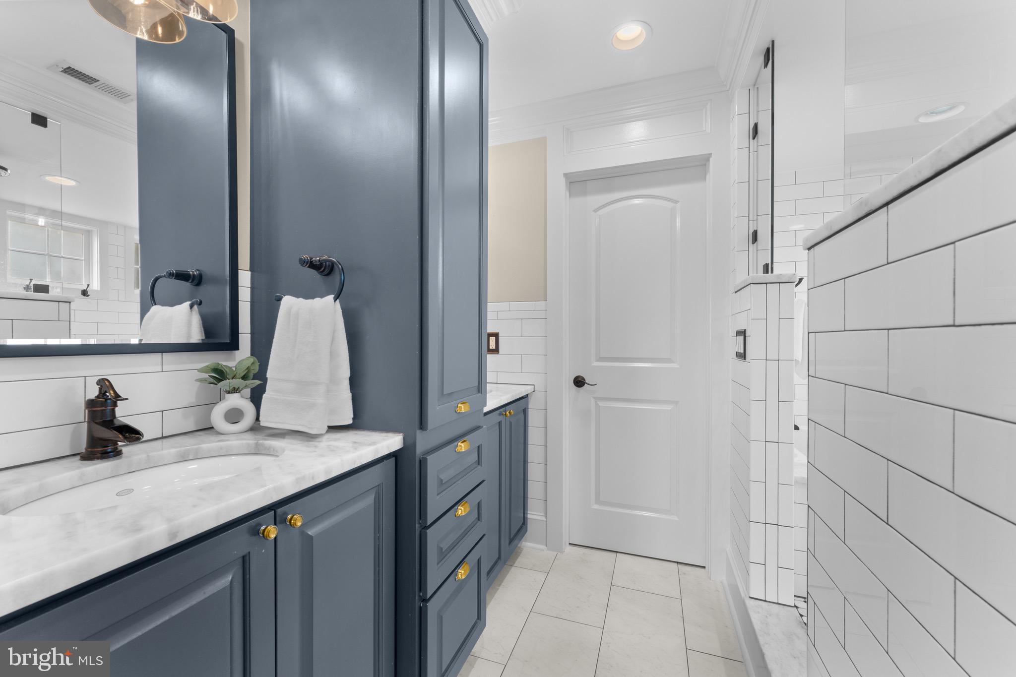 COUNTRY CLUB ESTATES - Residential