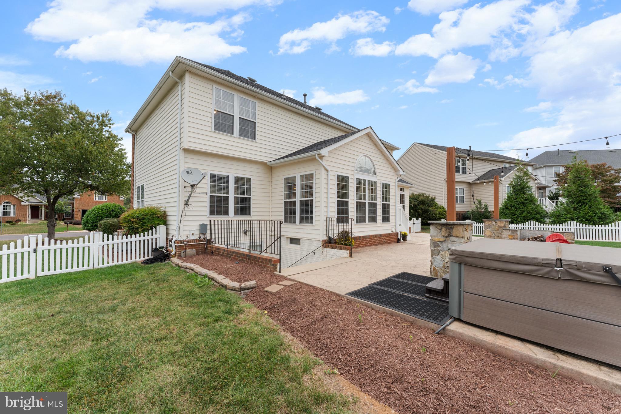 COUNTRY CLUB ESTATES - Residential