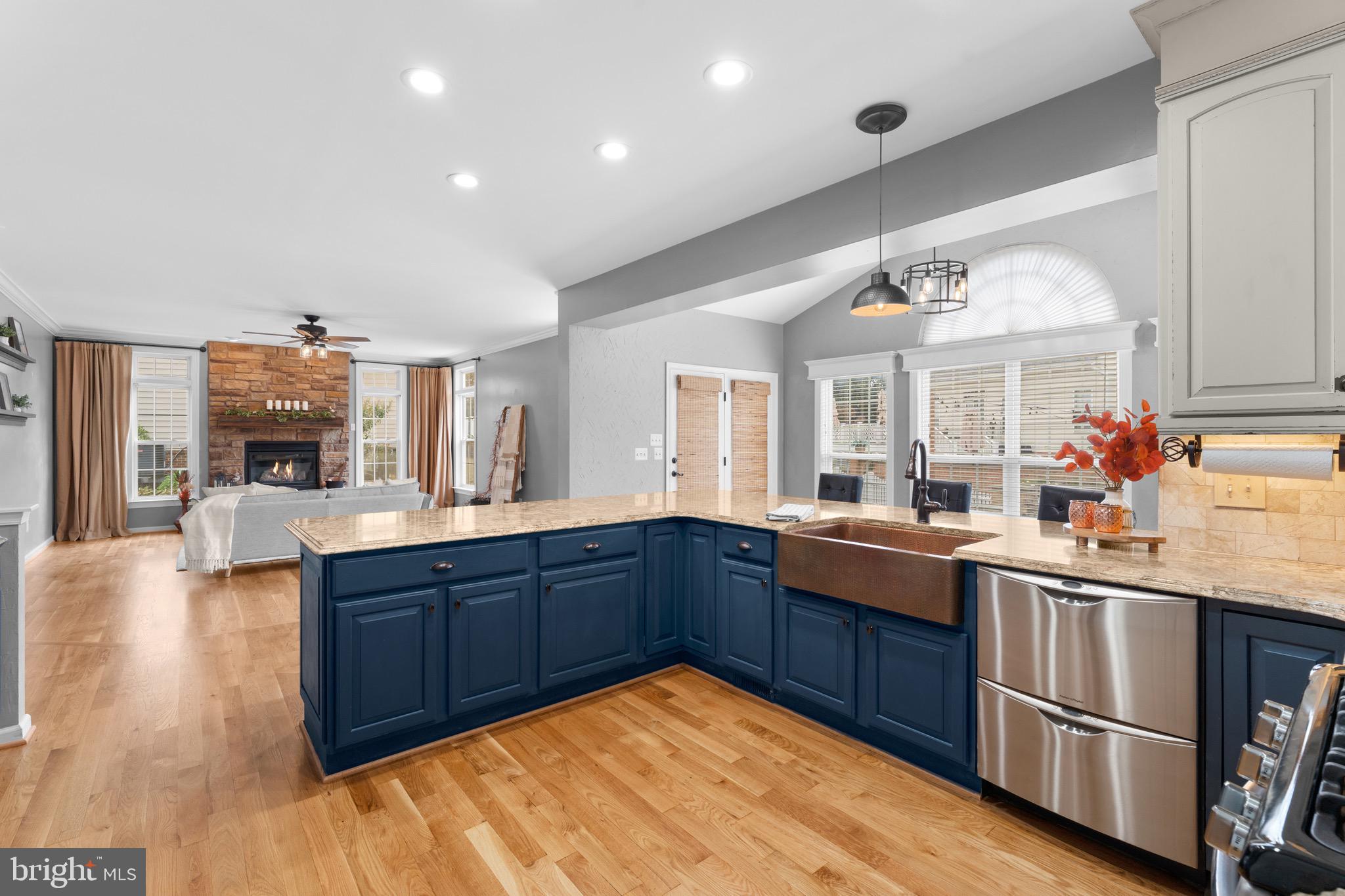 COUNTRY CLUB ESTATES - Residential