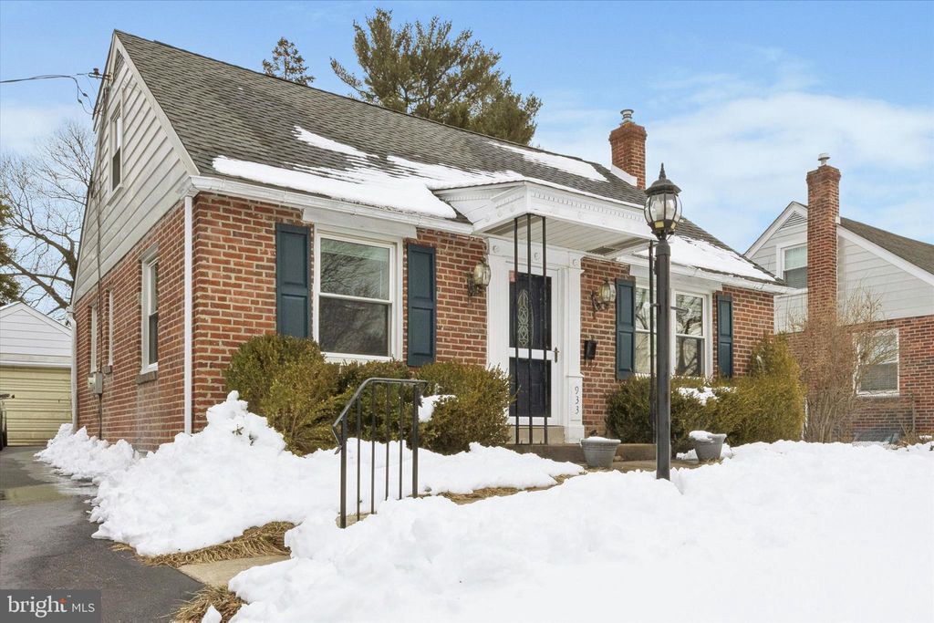 Photo of 933 Greenbriar Lane, SPRINGFIELD, PA 19064 (MLS # PADE2108844)