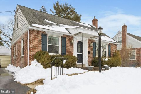 933 GREENBRIAR LANE SPRINGFIELD PA 19064