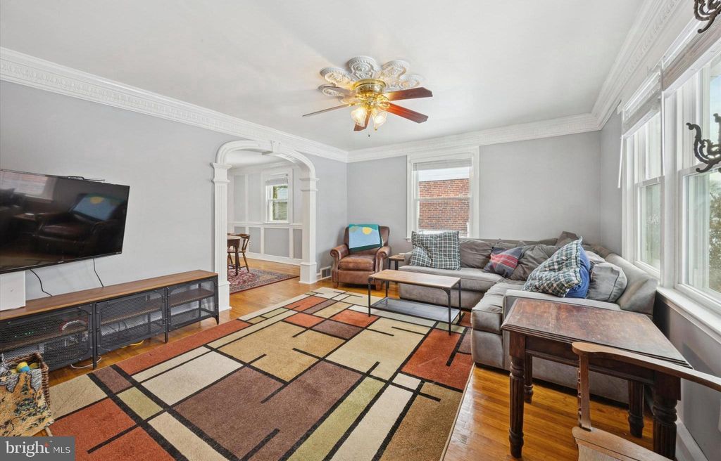 Photo of 933 Greenbriar Lane, SPRINGFIELD, PA 19064 (MLS # PADE2108844)