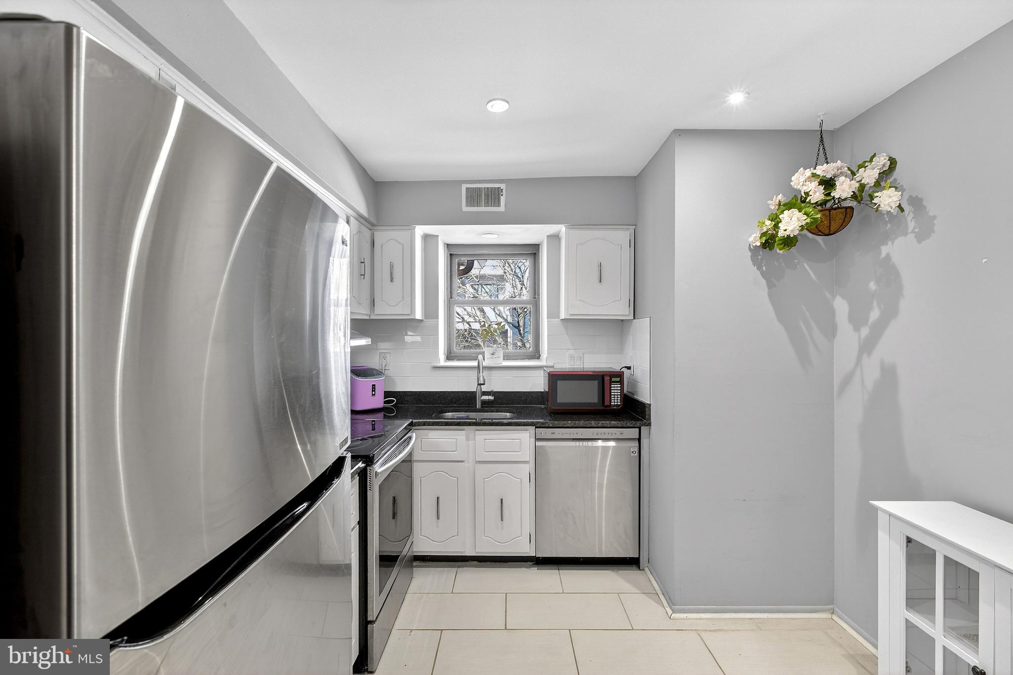 GOVERNOR'S HOUSE - Residential