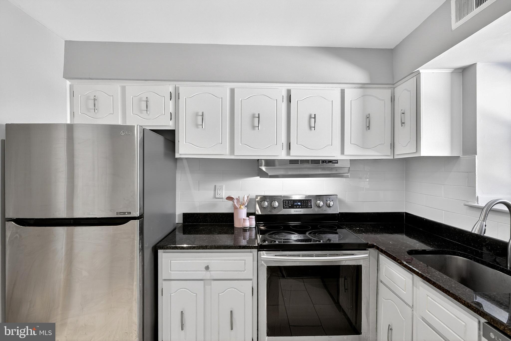 GOVERNOR'S HOUSE - Residential