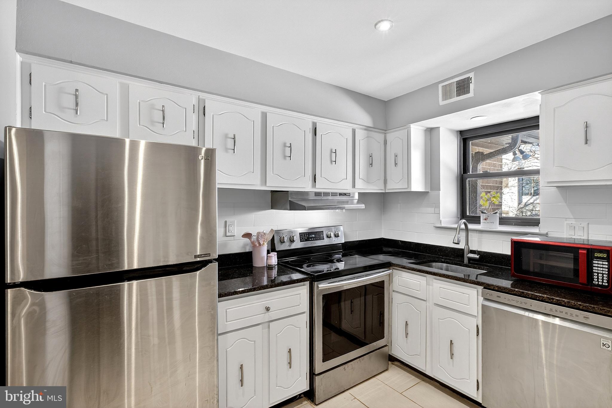 GOVERNOR'S HOUSE - Residential