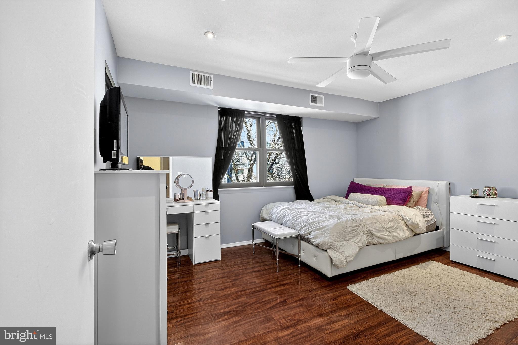 GOVERNOR'S HOUSE - Residential