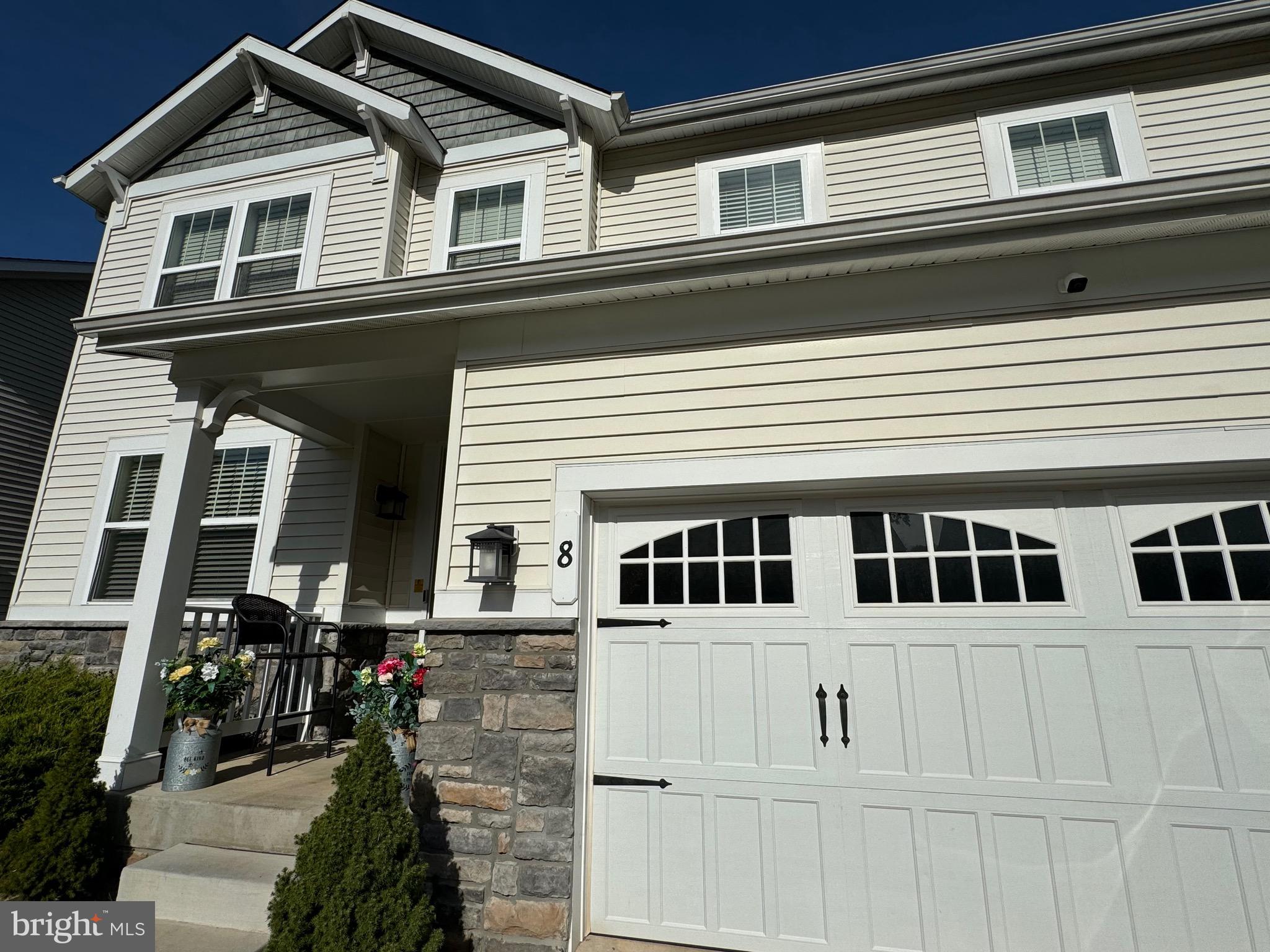 8 INGLENOOK COURT