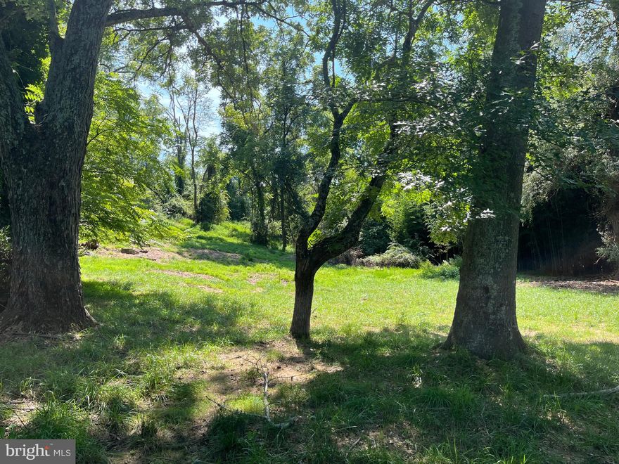This property value is in the lot.
Great opportunity for builder to get a fantastic lot in great location to build custom home!
ABSOLUTELY NO ONE IS ALLOWED TO ENTER THE HOME!