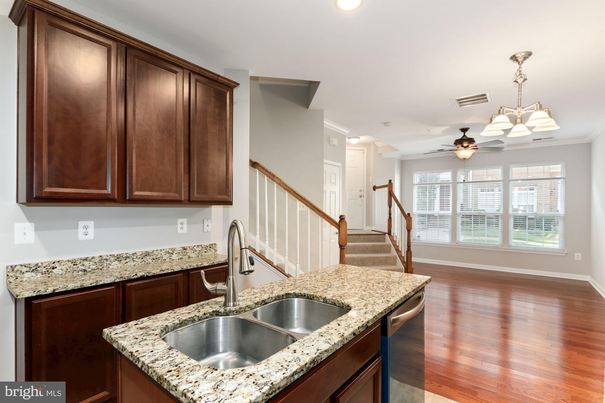 THE TOWNES CONDOMINIUM - Residential Lease