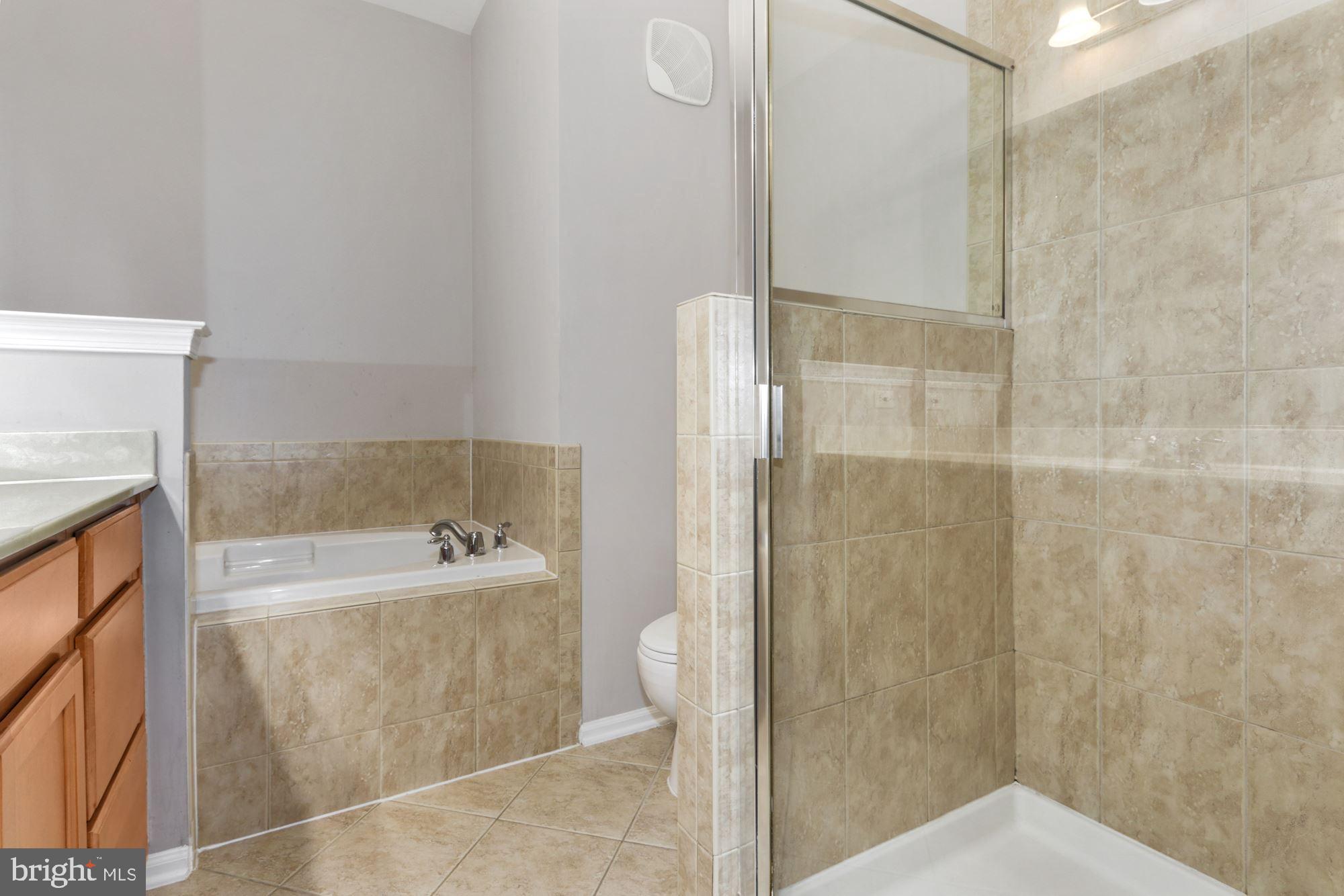 THE TOWNES CONDOMINIUM - Residential Lease