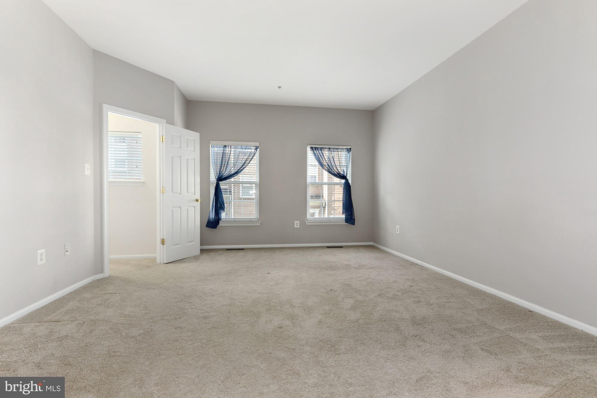 THE TOWNES CONDOMINIUM - Residential Lease