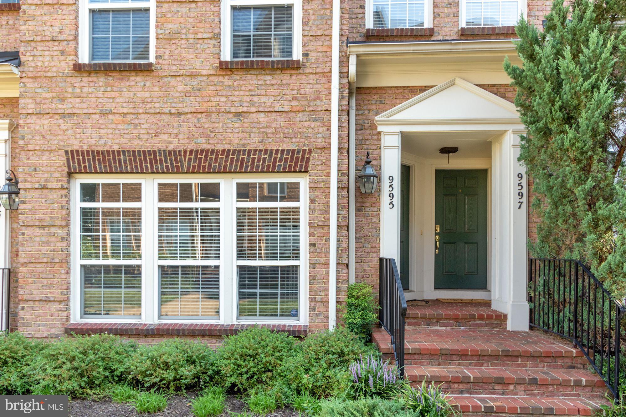 THE TOWNES CONDOMINIUM - Residential Lease