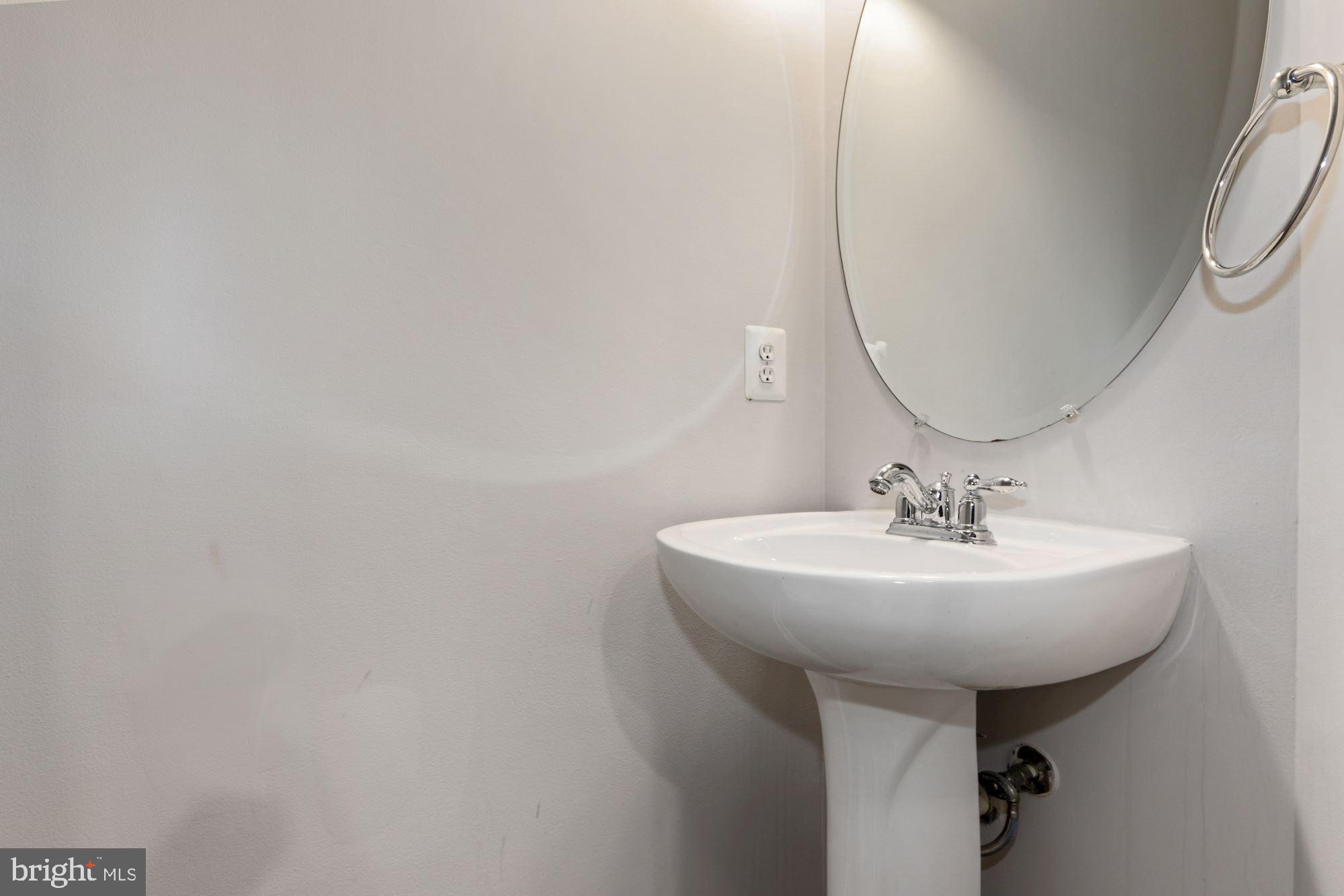 THE TOWNES CONDOMINIUM - Residential Lease