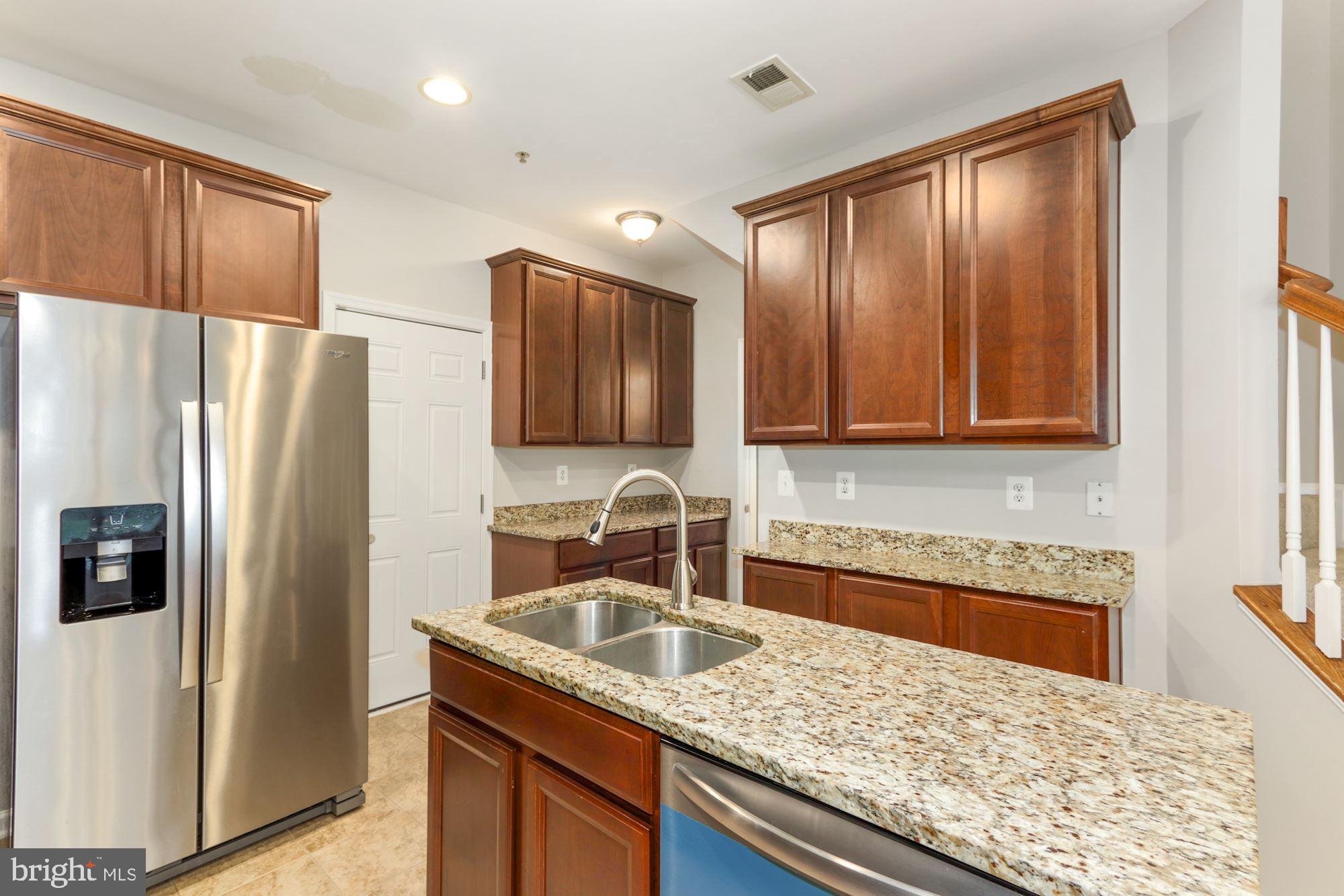 THE TOWNES CONDOMINIUM - Residential Lease