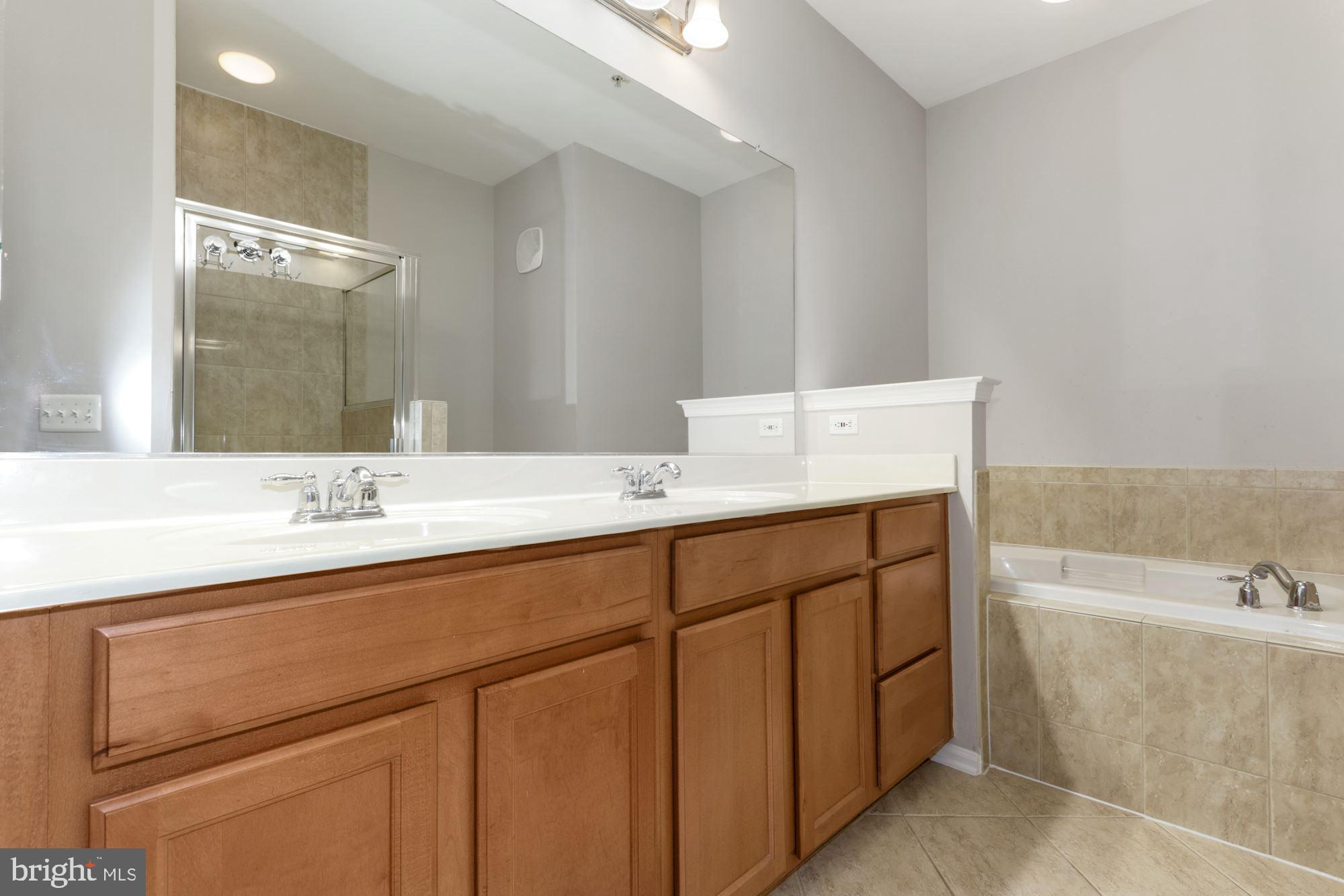 THE TOWNES CONDOMINIUM - Residential Lease