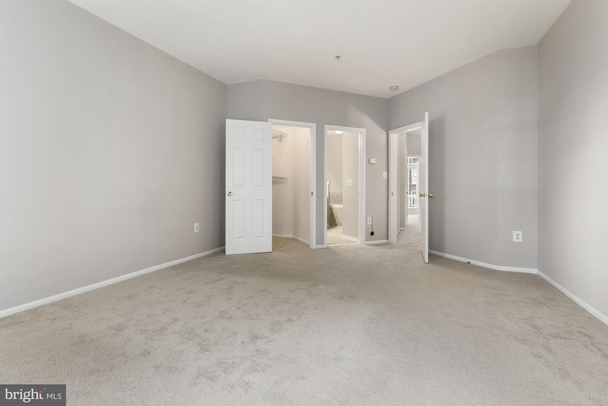 THE TOWNES CONDOMINIUM - Residential Lease