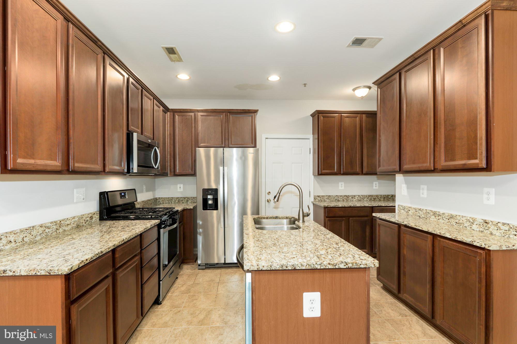 THE TOWNES CONDOMINIUM - Residential Lease