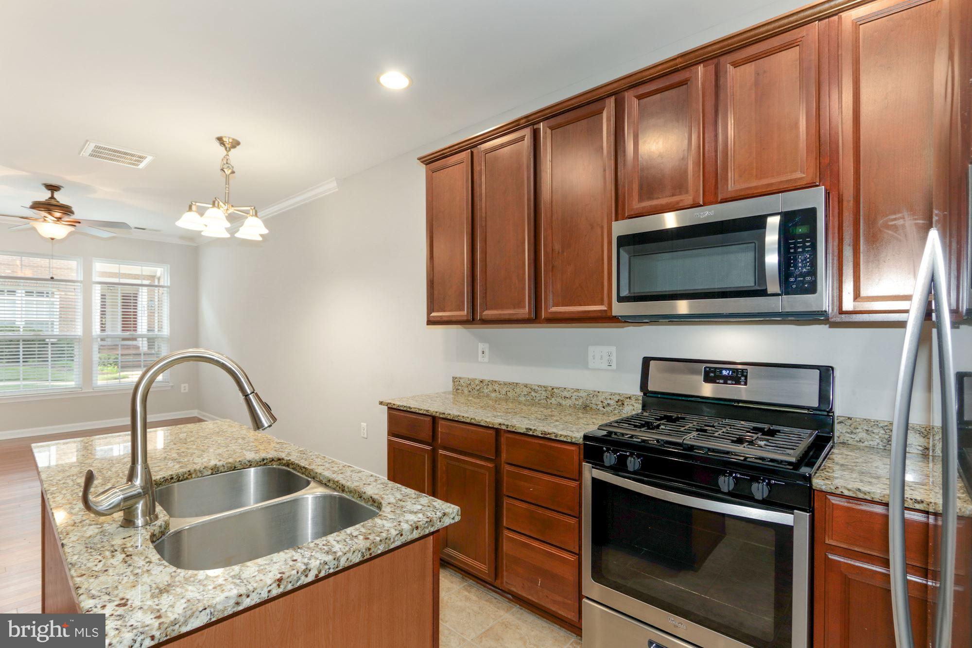 THE TOWNES CONDOMINIUM - Residential Lease