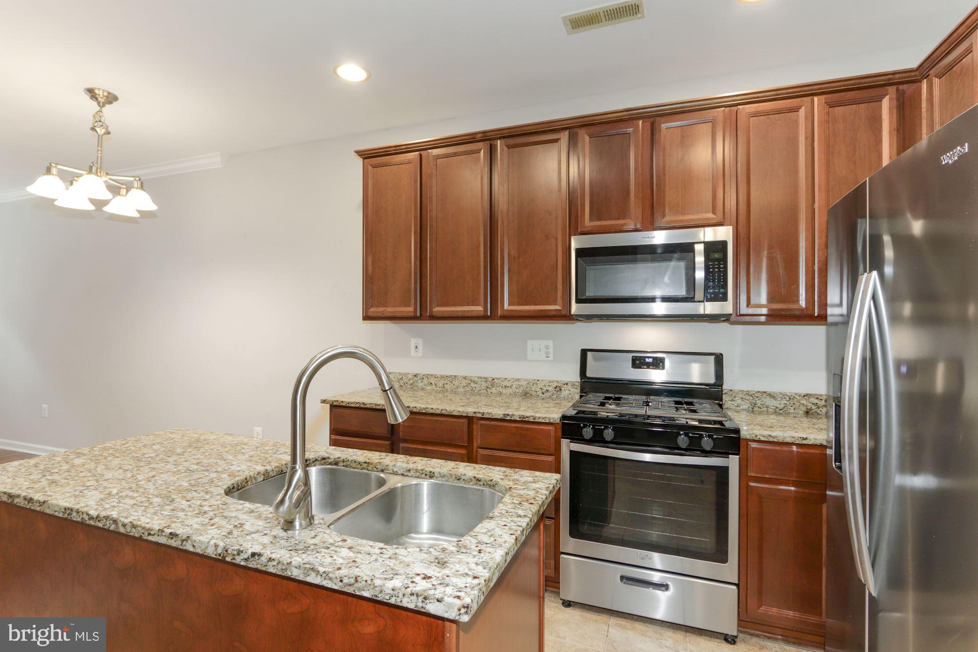 THE TOWNES CONDOMINIUM - Residential Lease