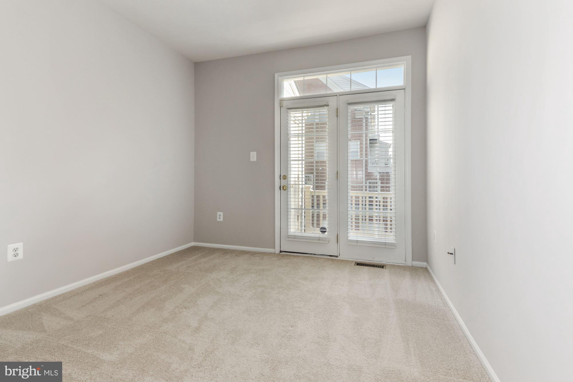 THE TOWNES CONDOMINIUM - Residential Lease