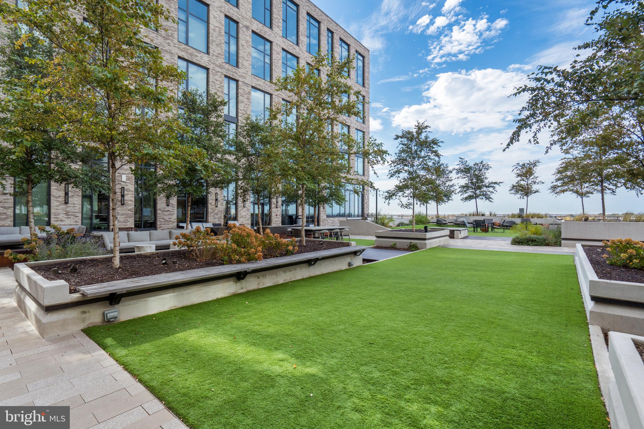 THE VERSE CONDO - Residential