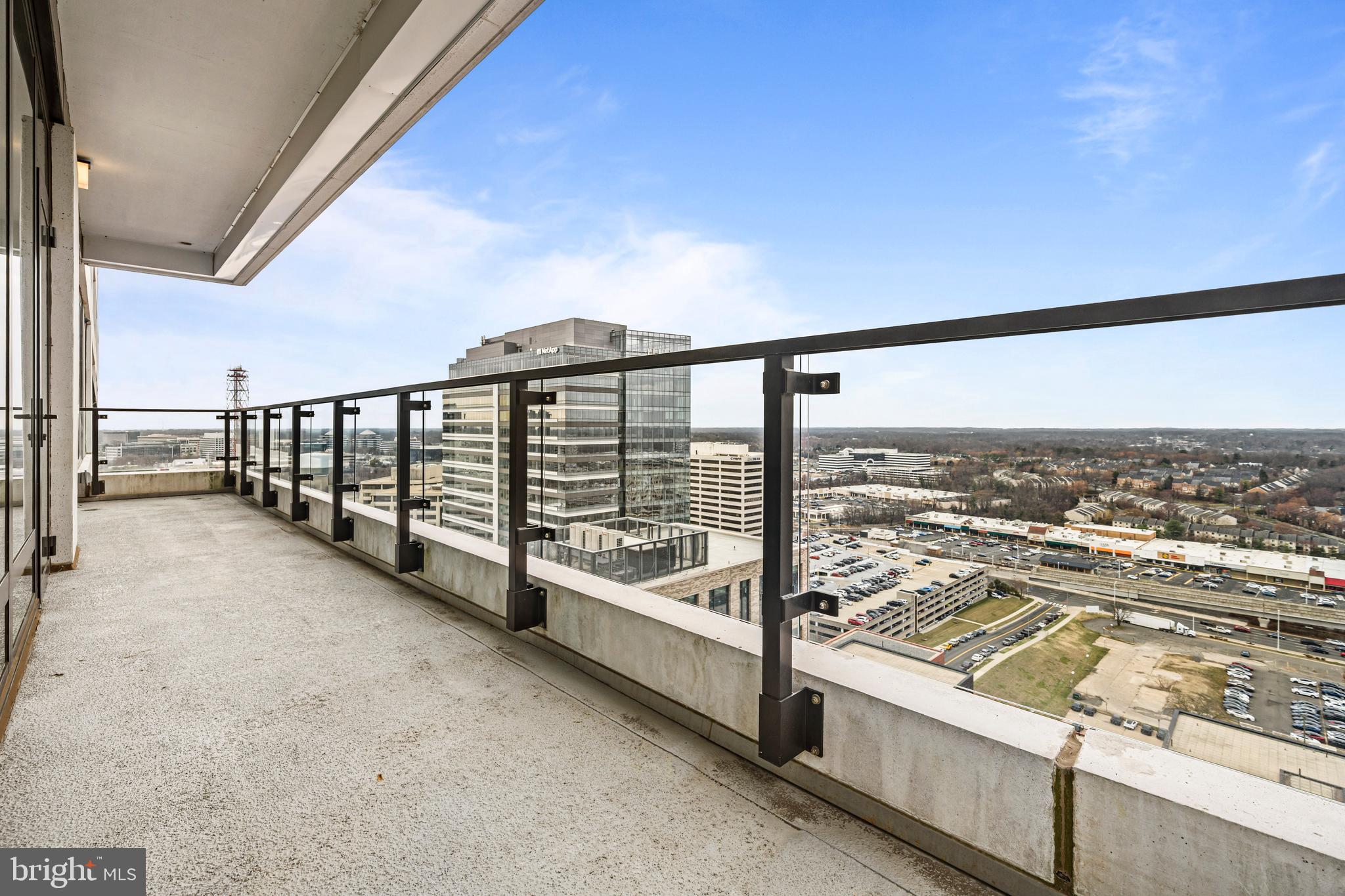 THE VERSE CONDO - Residential