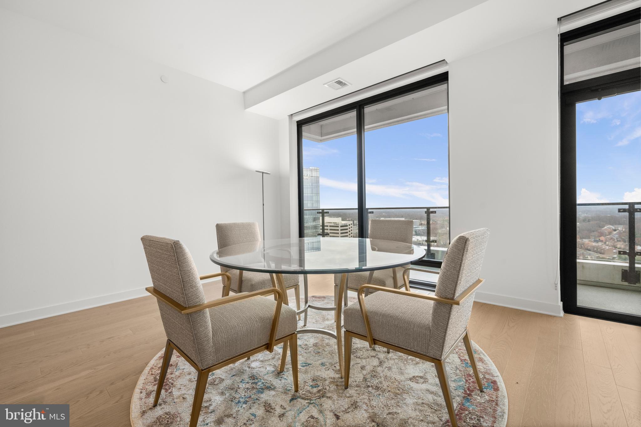 THE VERSE CONDO - Residential