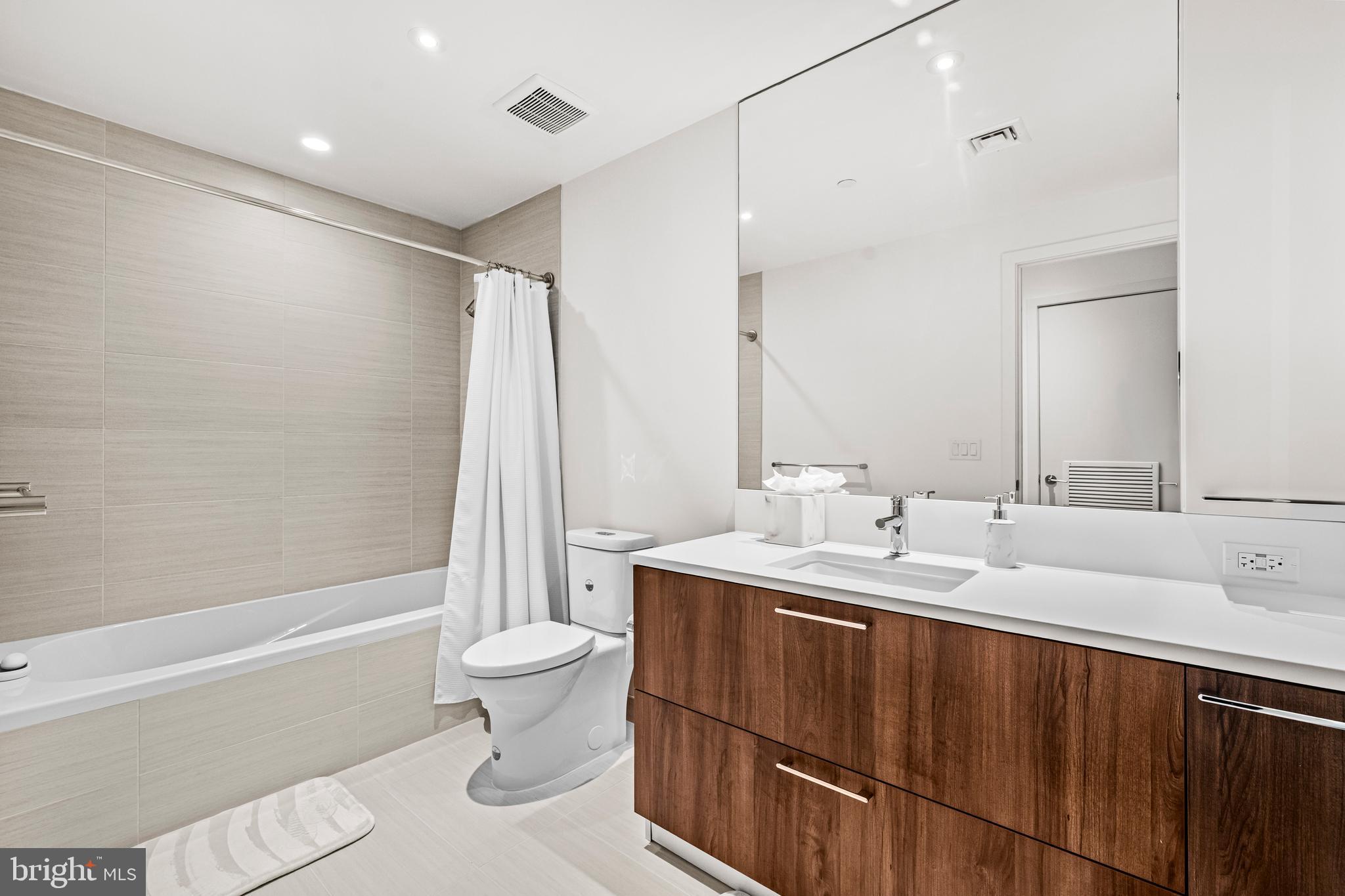 THE VERSE CONDO - Residential