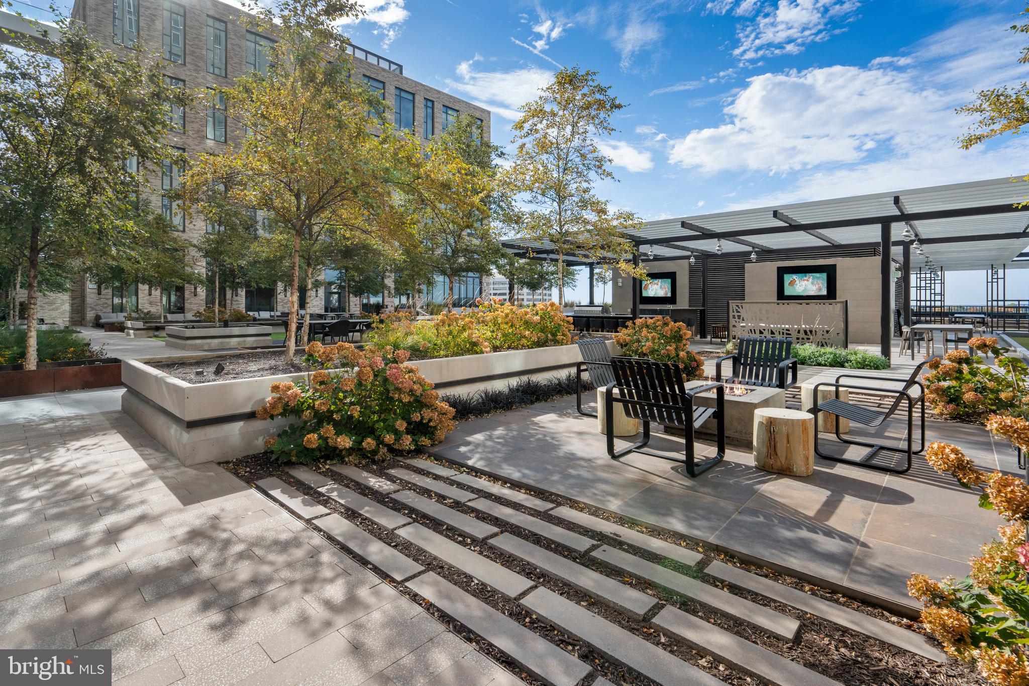 THE VERSE CONDO - Residential