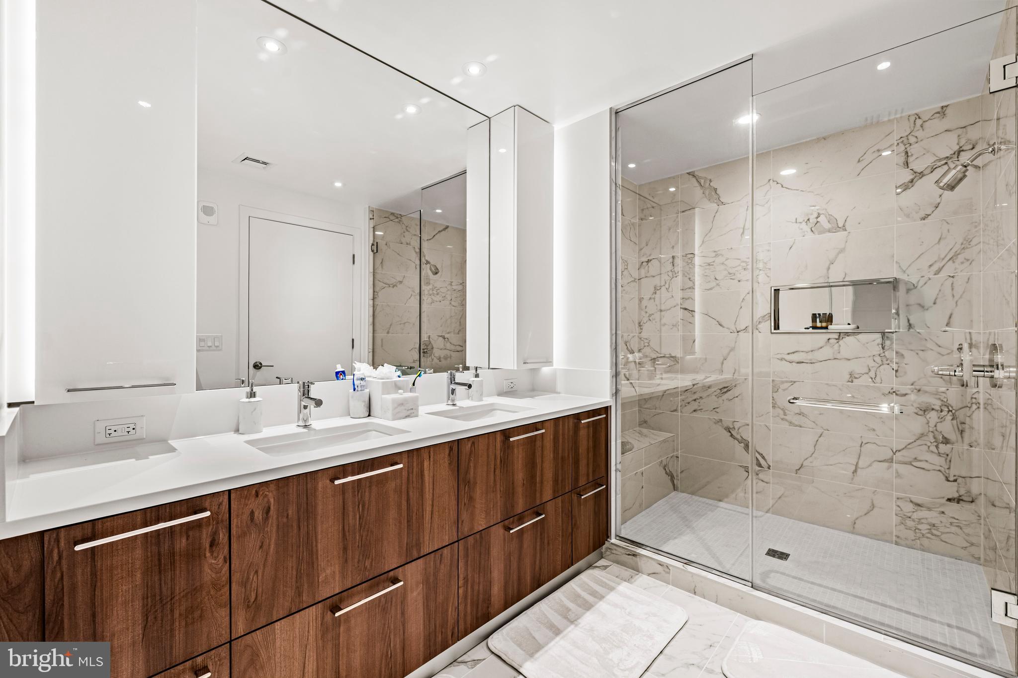 THE VERSE CONDO - Residential