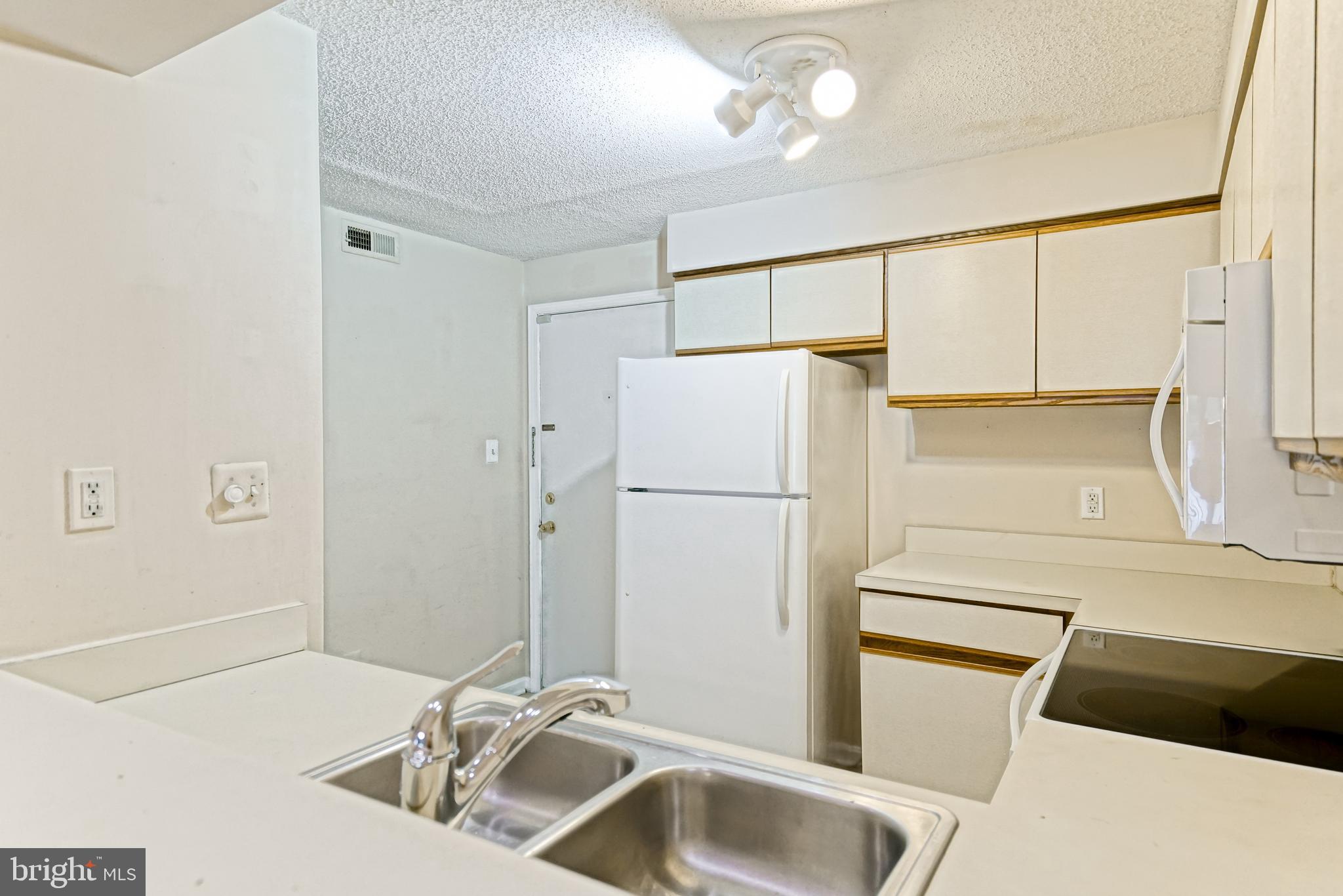 36011 CONDO DRIVE A106