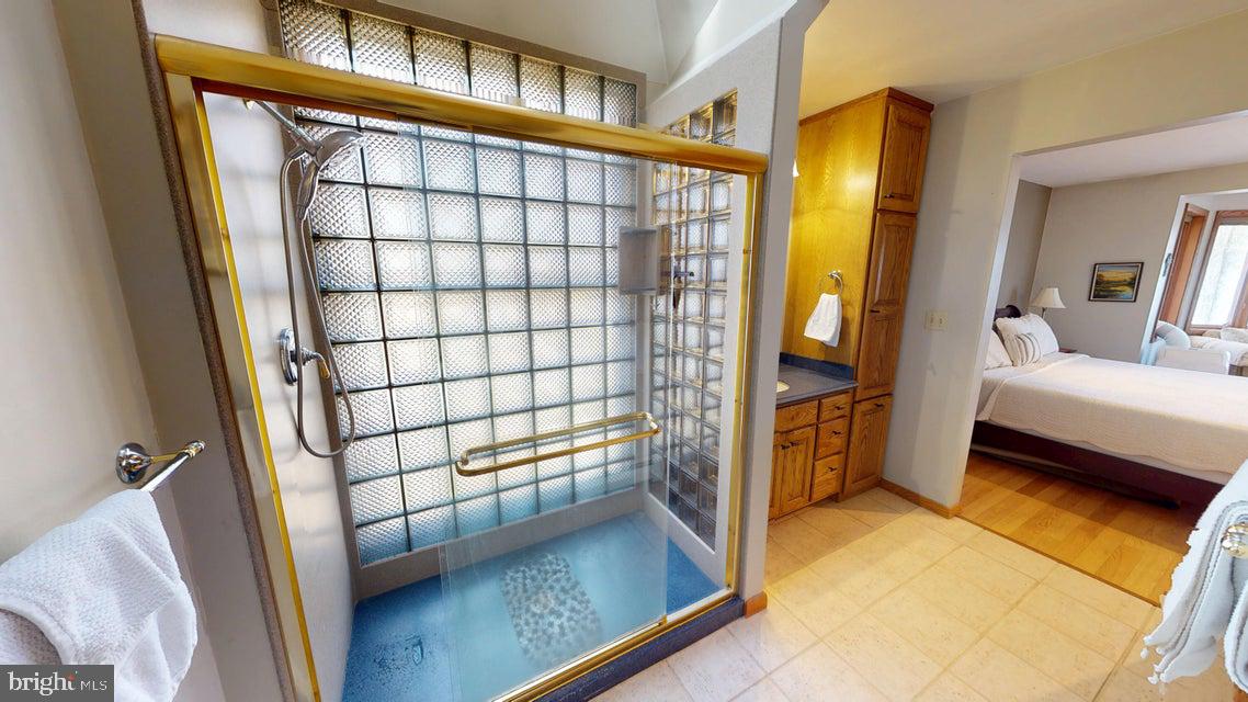 TREASURE LAKE - Residential