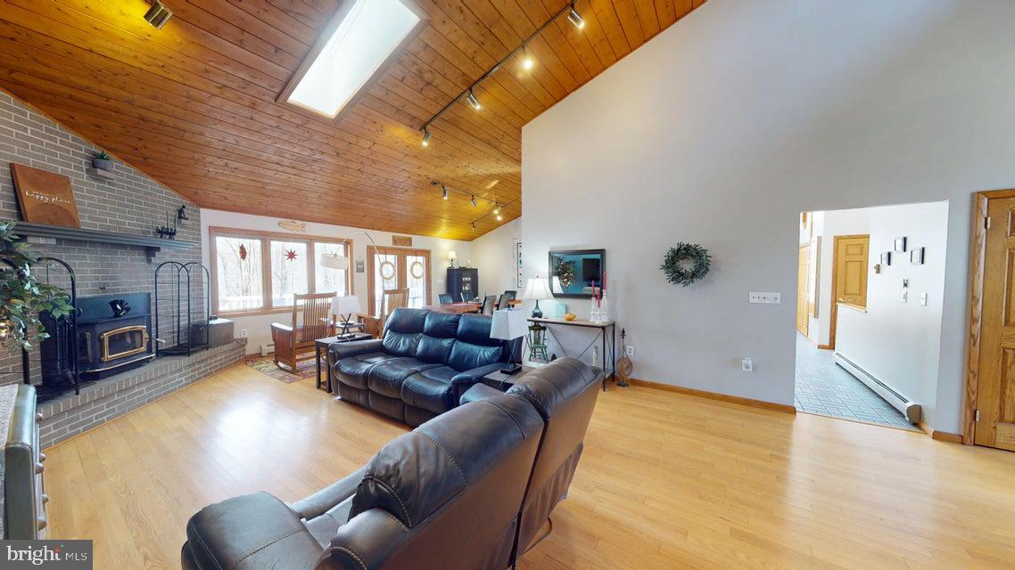 TREASURE LAKE - Residential