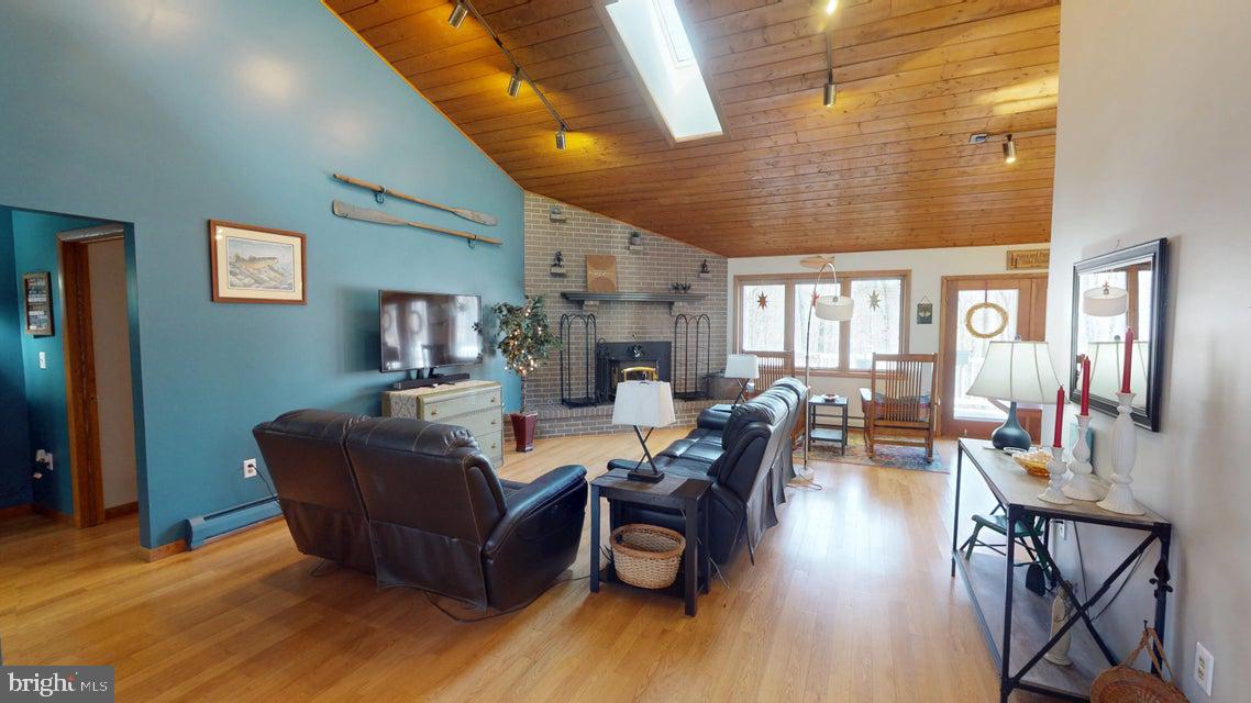 TREASURE LAKE - Residential